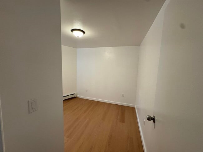 Building Photo - 210 Hamilton St