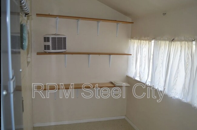 Building Photo - 1012 Cedar St