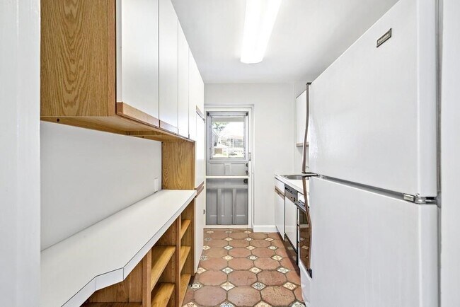 Building Photo - 23 Hammond Pond Pkwy