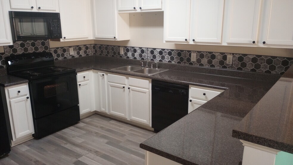 Building Photo - 5456 Sierra Trl