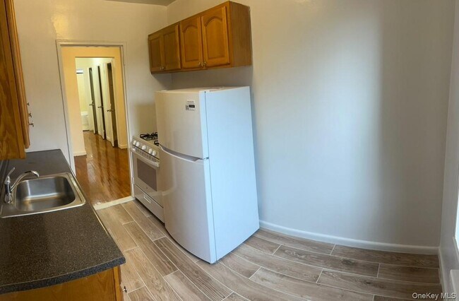 Building Photo - 89-20 55th Ave