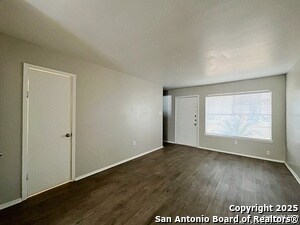 Building Photo - 2802 Lasses Blvd