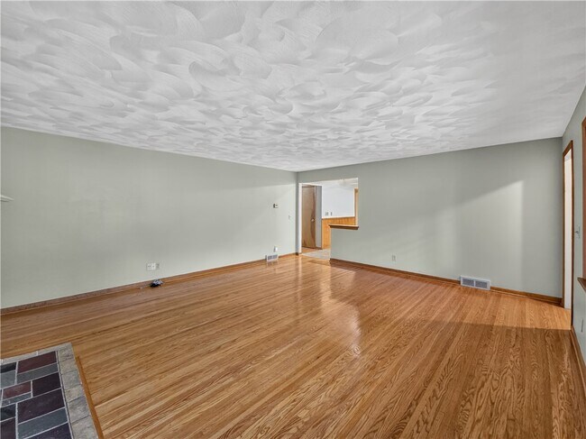 Building Photo - 69 Plaza Dr