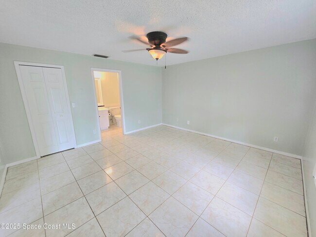 Building Photo - 4445 Greenhill St
