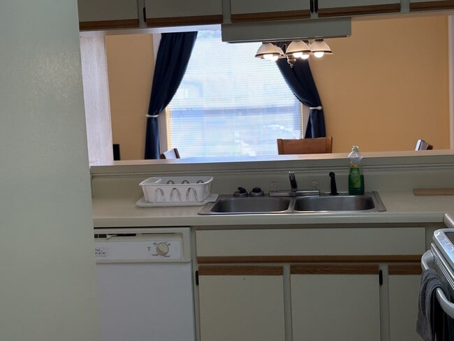 Building Photo - Orlando - 2 Bedroom, 2 Bathroom - $1,695.00