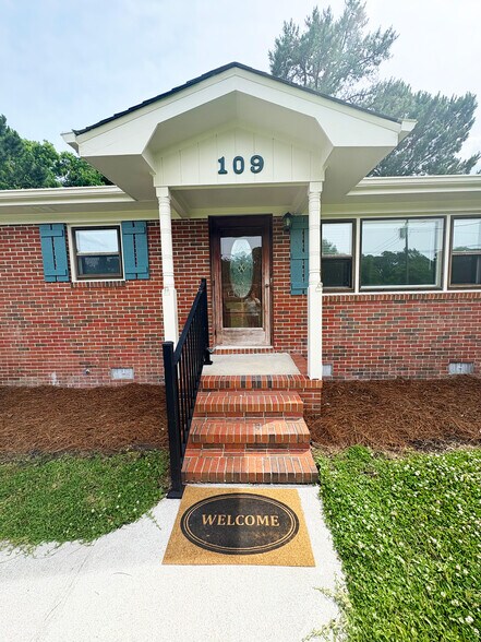 Building Photo - 109 Foxwood Ln