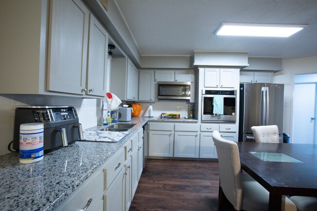 Building Photo - 5426 9th St