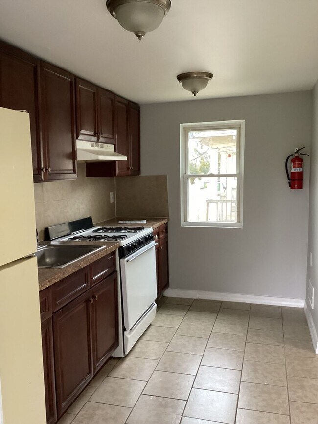 Building Photo - Move-In Ready | Two-Bedroom Apartment in Lakewood