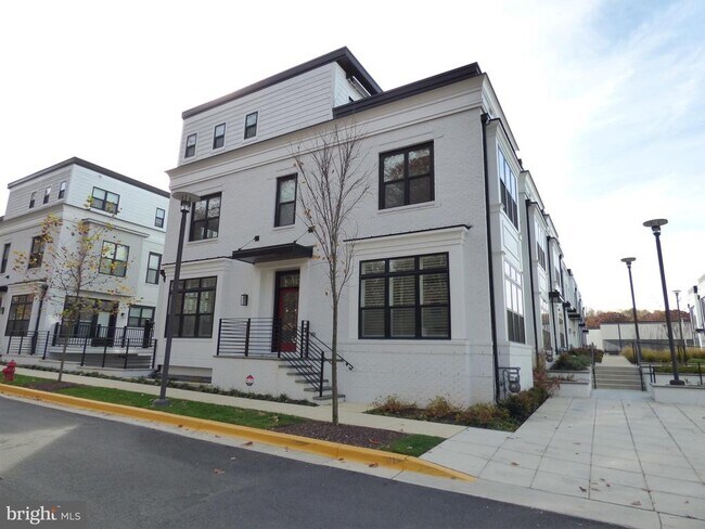 Building Photo - 11360 Emerald Park Rd