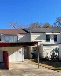 Building Photo - 2 bedroom 1 1/2 bath condominium