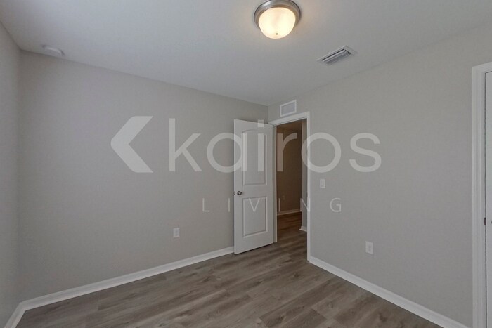 Building Photo - 315 NE 25th Terrace