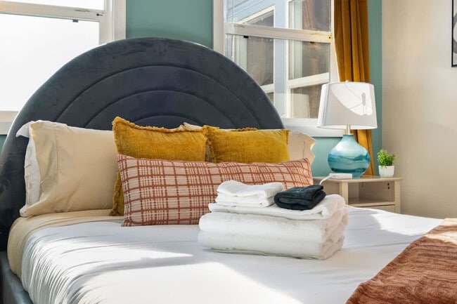 Building Photo - 2216 18th Ave