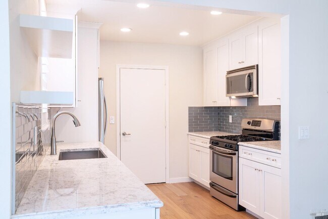 Building Photo - 1100 Princeton Dr