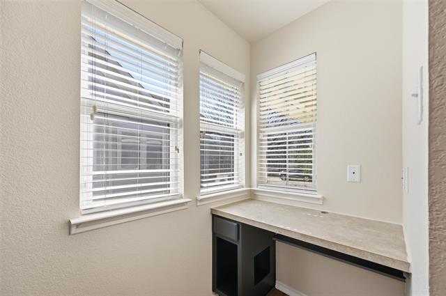 Building Photo - 113 Creekview Dr