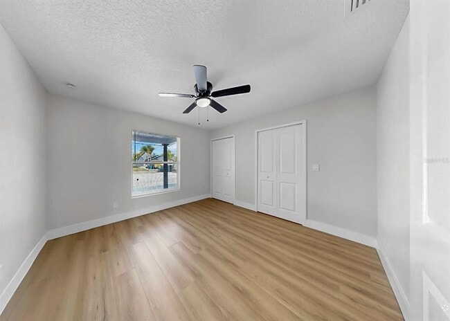 Building Photo - 6515 Santiago Ct