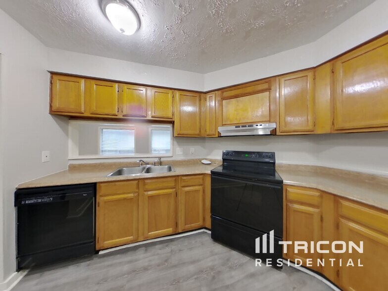 Building Photo - 120 WoodCrest Dr