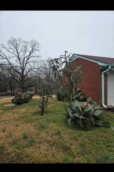 Building Photo - 1501 Griffith Rd