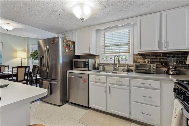 Building Photo - 2660 Windage Dr SW