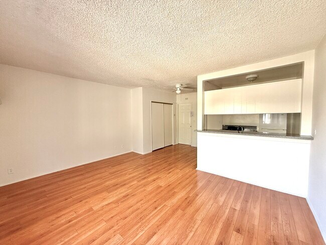 Building Photo - 14540 Hartland St