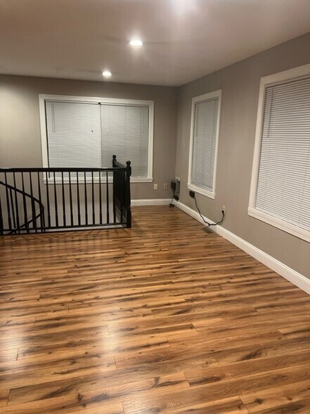 Building Photo - 214 Bridge Street #5