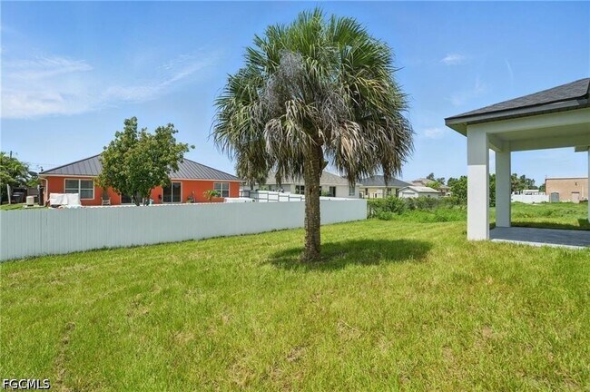 Building Photo - 472 Rajah St