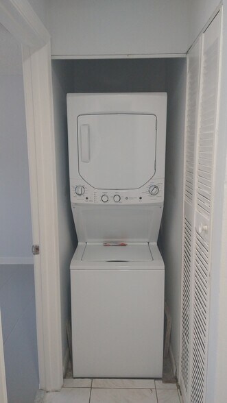 Building Photo - 15619 SW 73rd Circle Ter