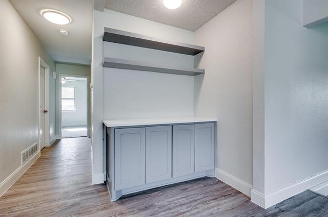 Building Photo - 2051 Oakbluff Dr