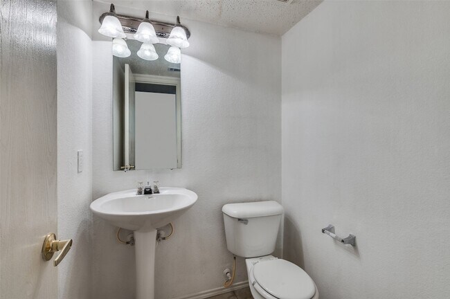 Building Photo - 5224 Royal Burgess Dr