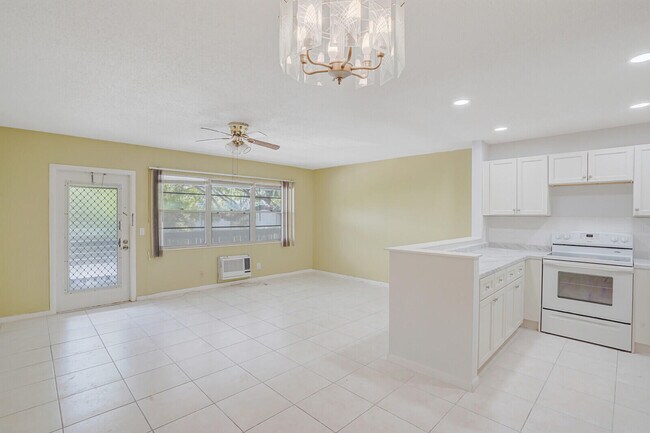 Building Photo - 177 Newport Dr