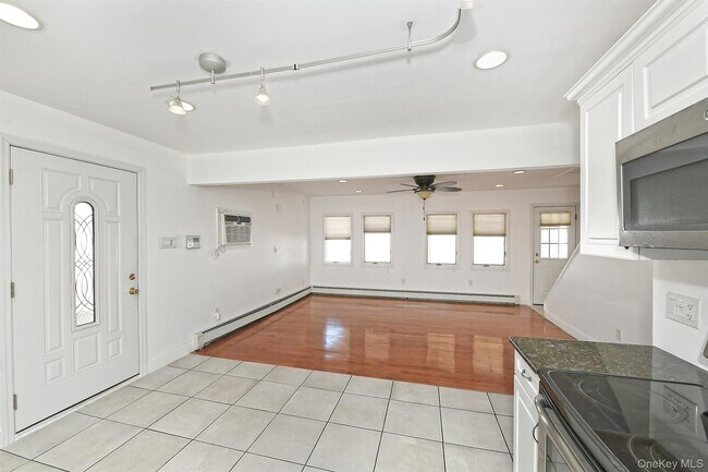 Building Photo - 33 Robin Ln