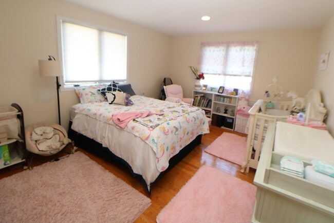 Building Photo - 143 Grovers Ave
