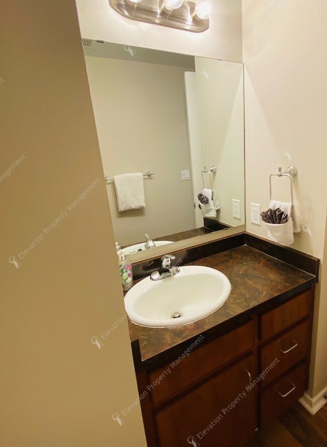 Building Photo - FULLY FURNISHED, 1 BR - 1.5 BA + LOFT CONDO IN NW BEND