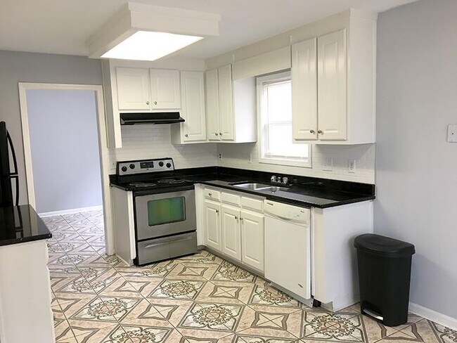 Building Photo - 2515 Freemans Walk Dr