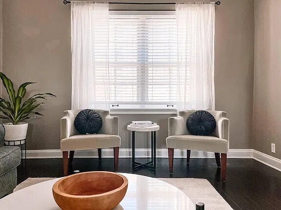 Building Photo - 925 S Hanley Rd