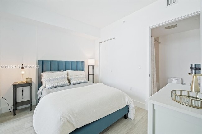 Building Photo - 121 NE 34th St