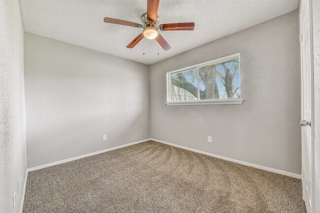 Building Photo - 405 Cherry St