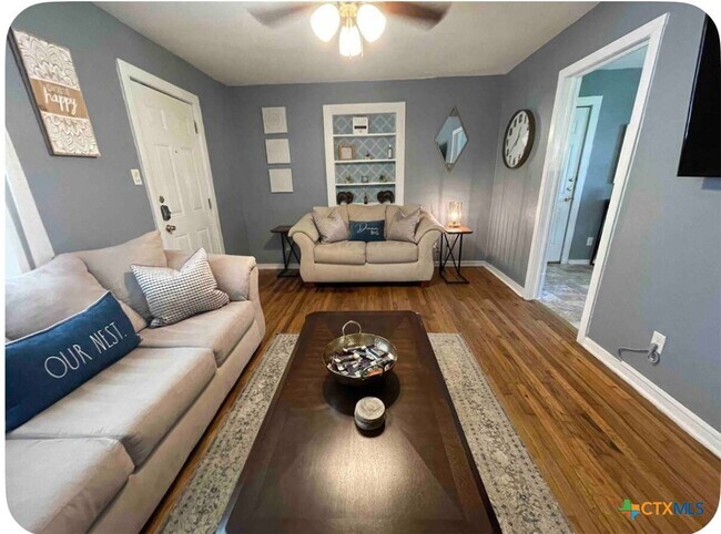 Primary Photo - 284 Perryman St