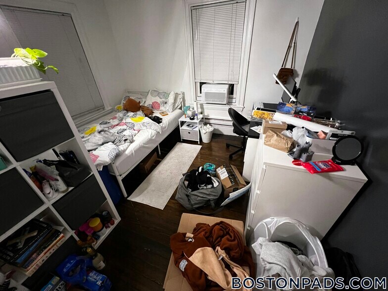 Building Photo - 42 Hillside St