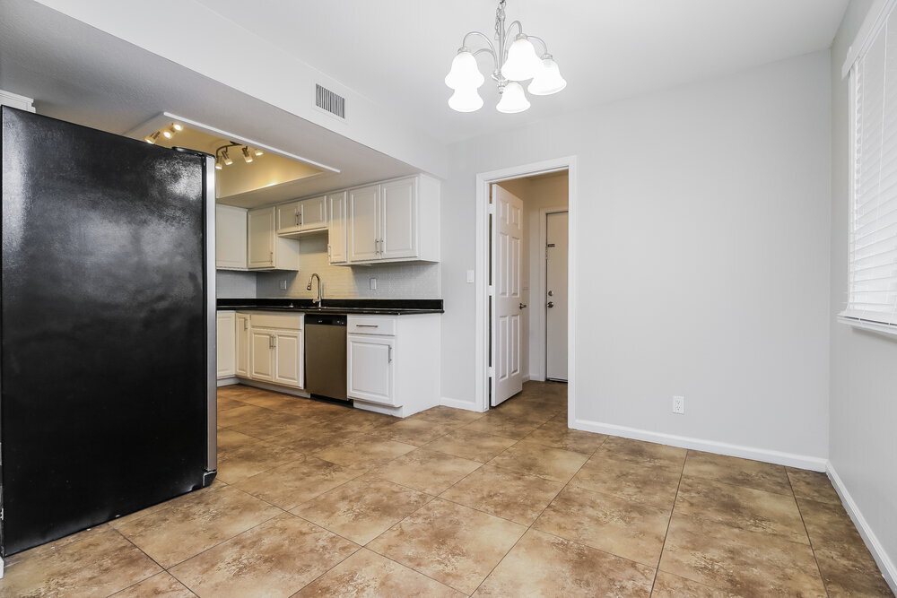 Building Photo - 2520 E Javelina Ave