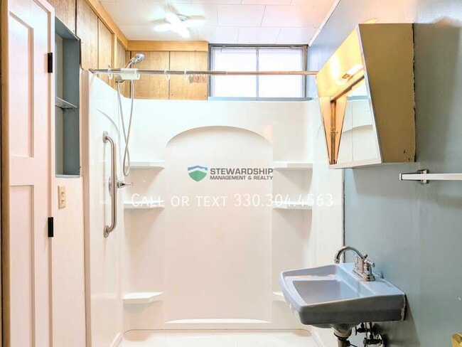 Building Photo - 139 Canal St W