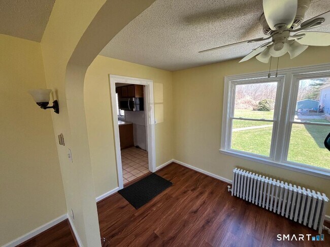 Building Photo - 138 Mountain St