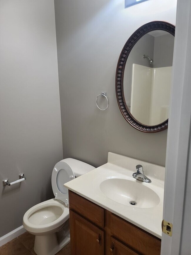 Building Photo - 3 Bed 2.5 Bath Townhome Ready for You in W...