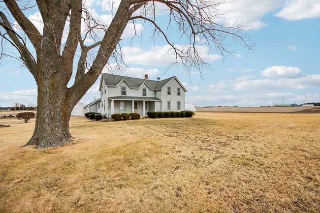 Building Photo - 11N455 Tower Rd