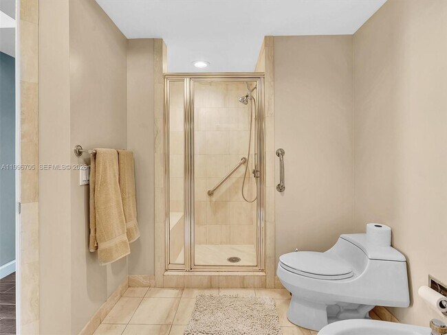 Building Photo - 2000 Island Blvd