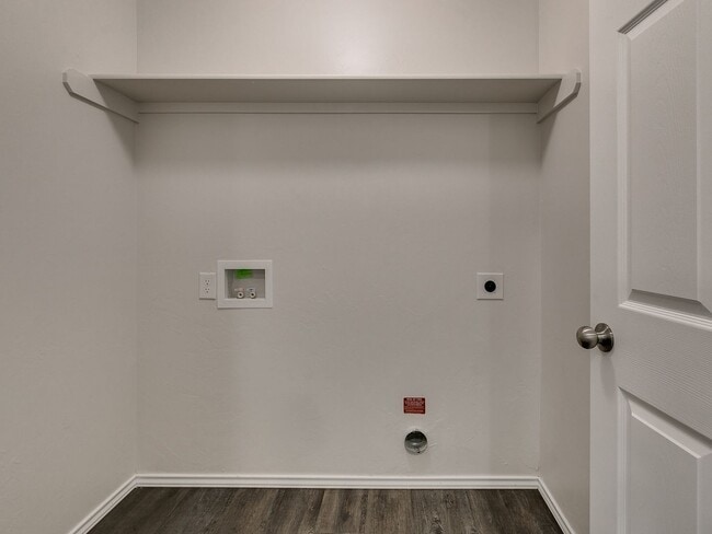 Building Photo - NOW PRELEASING - 4 Bed | 2.5 Bath Townhome | NO HIDDEN FEES!