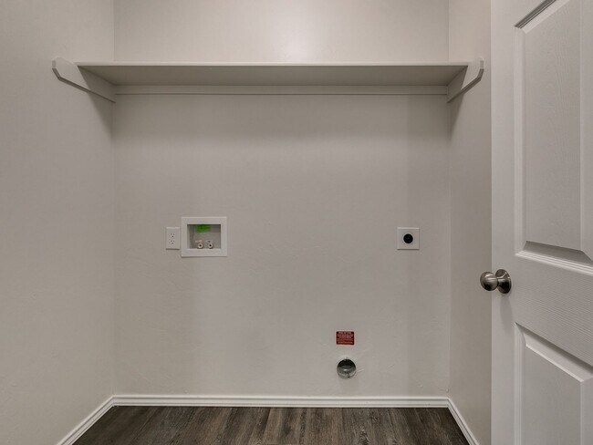 Building Photo - PRELEASING NOW! Four Bedroom | Two and a Half Bath Duplex in Redstone Ranch