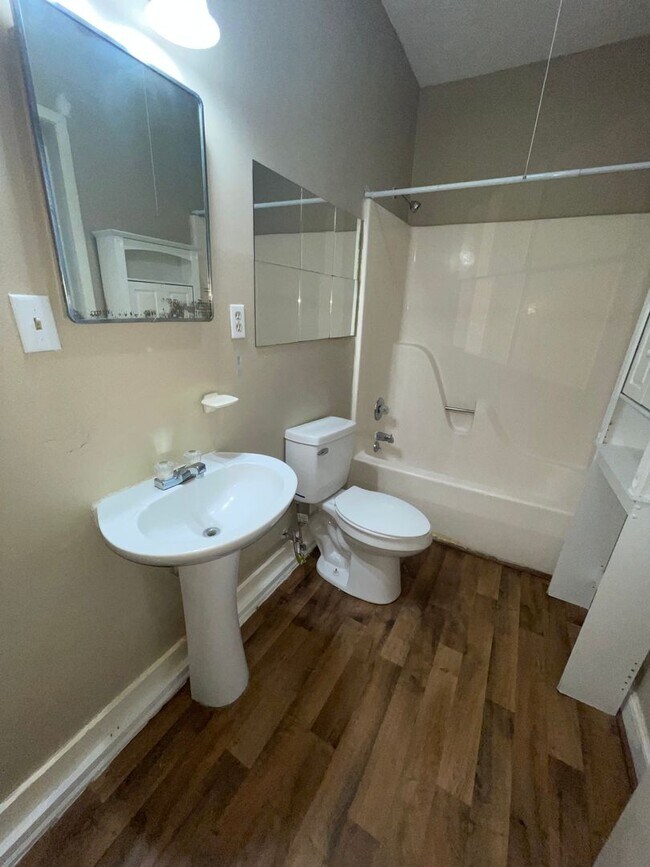 Building Photo - Evergreen Community