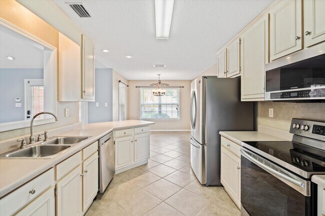 Building Photo - 3709 Seleste Dr