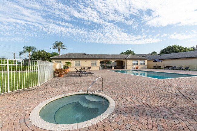 Building Photo - 2040 Greenview Shores Blvd