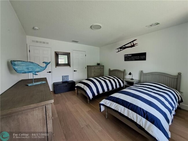Building Photo - 5947 Ridge Lake Cir